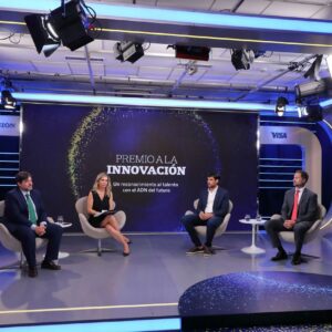 (3)Jorge Caridad (CAEME), Carla Quiroga (LANACION), Alfonso Crotto (GCBA) y Juan Andrés Martín (Lenovo),